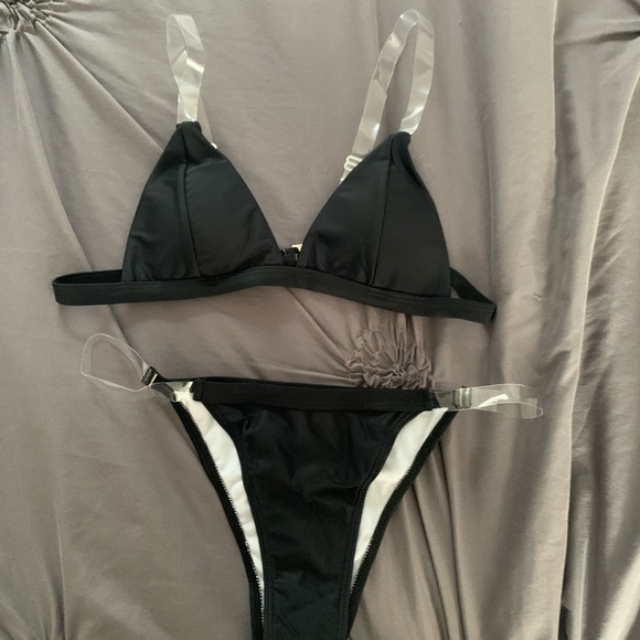 Bikinis - Picture 3 of 3